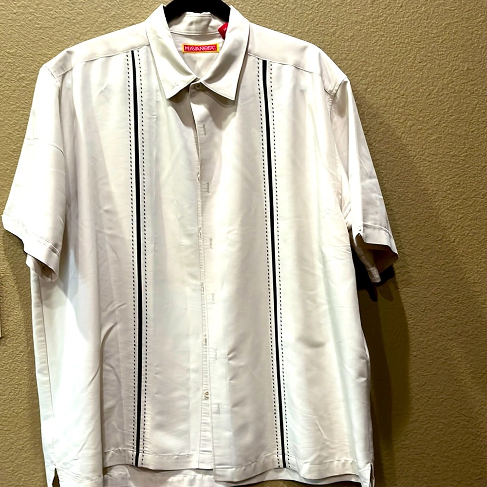 XL short sleeve shirt. Cream with black stripe down both sides of the front.